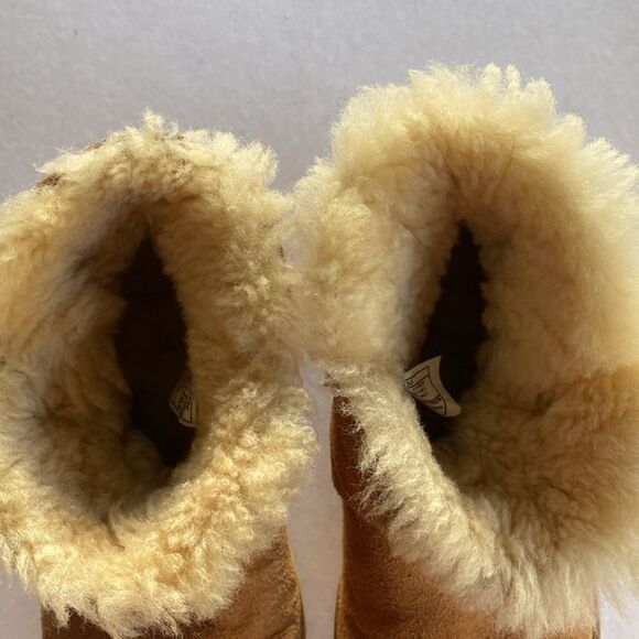 UGG Genuine Sheepskin Upper and Lining Boots Size 6 - Picture 9 of 10